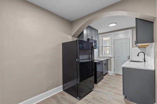 Building Photo - 3863 Gustine Ave
