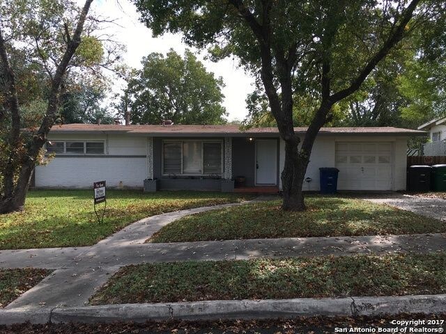 Foto principal - 406 E Crestline Dr