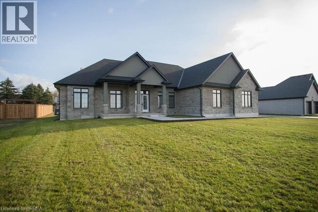 Building Photo - 14 Bowen Pl