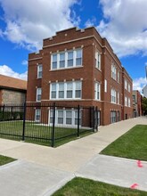 Building Photo - 6016 W Wabansia Ave