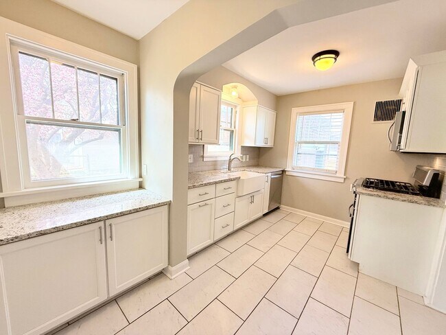 Foto del edificio - Beautiful 3 bedroom home in desirable neig...