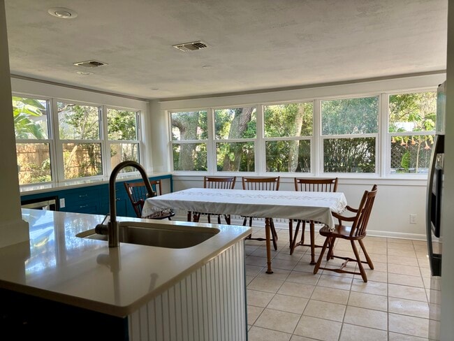 Building Photo - 4 Madeira Dr