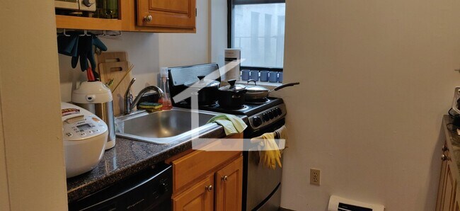 Foto del edificio - 3BR 1Bth unit. Heat/Hot Water included! Great location!