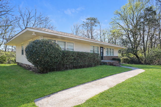 Building Photo - 2629 Wood Dr NE