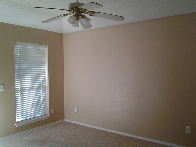 Foto del edificio - 545 Kirkland Ln