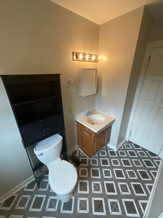 Building Photo - Charming 3 Bed 2 Bath Home! *2025*