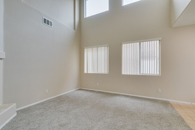 Building Photo - Beautiful 2-story home featuring 4 bedroom...