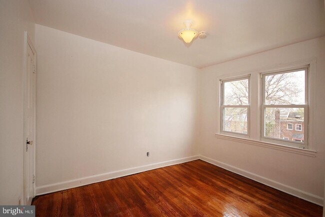 Building Photo - 52 Buchanan St NE
