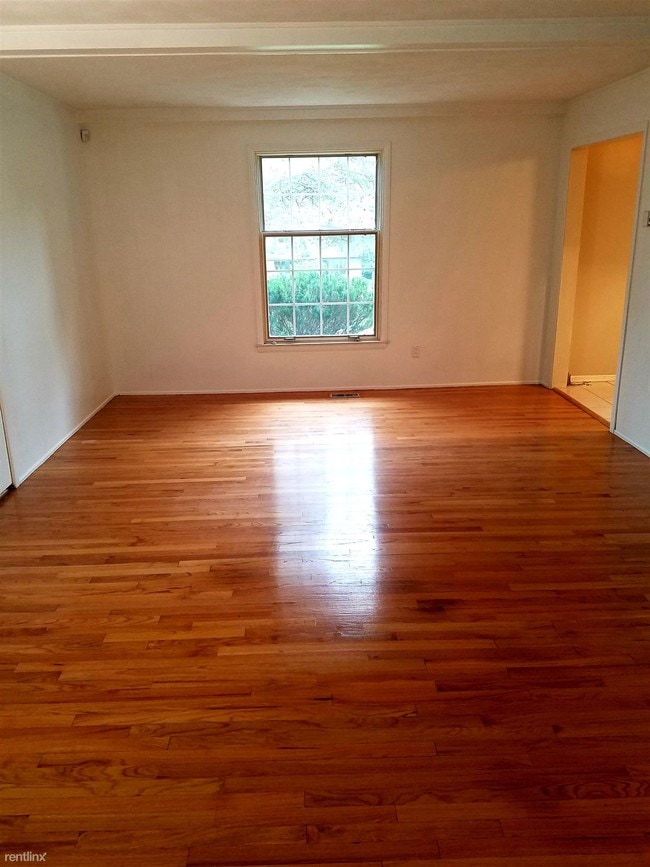 Building Photo - 730 Birch Tree Ln