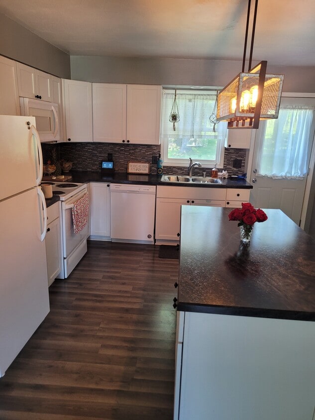 Primary Photo - 206 Maple Dr