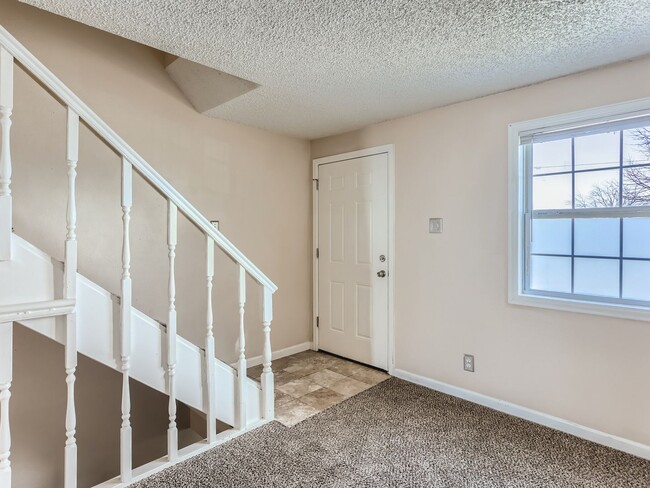 Building Photo - 13981 E Jewell Ave