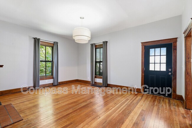 Building Photo - 424 E Burwell Ave