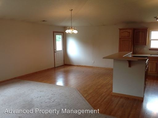 Building Photo - 117 Hackberry Ave