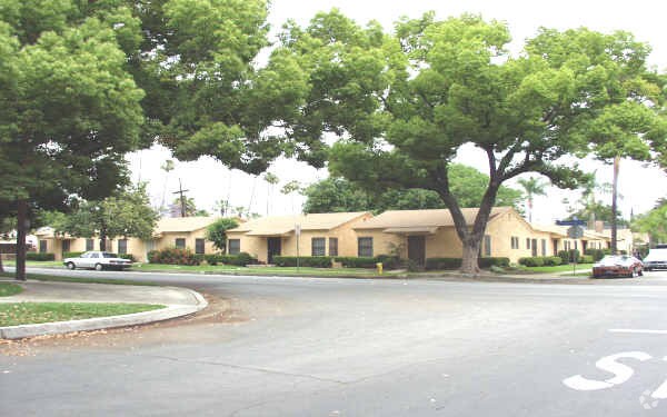 Primary Photo - 740-746 N Palomares St