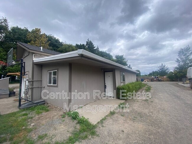 Building Photo - 3010 Phyllis St. NE