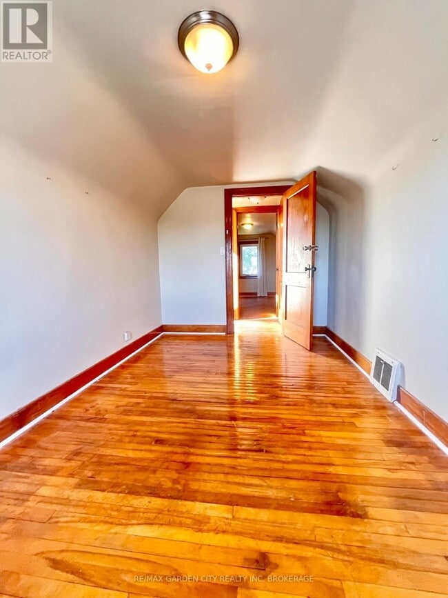 Building Photo - 95 Page St