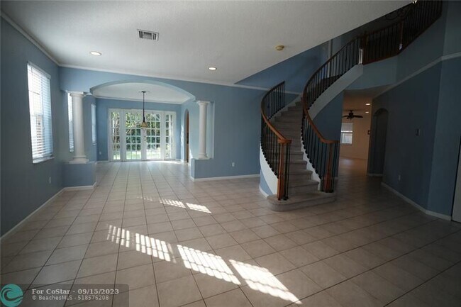 Building Photo - 6370 Stonehurst Cir