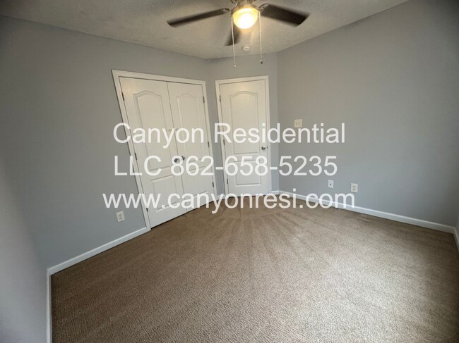 Foto del edificio - Charming 3-Bedroom Home with Bonus Attic i...
