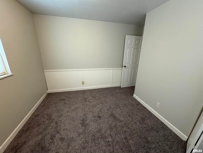 Building Photo - 6411 N Randwick Rd