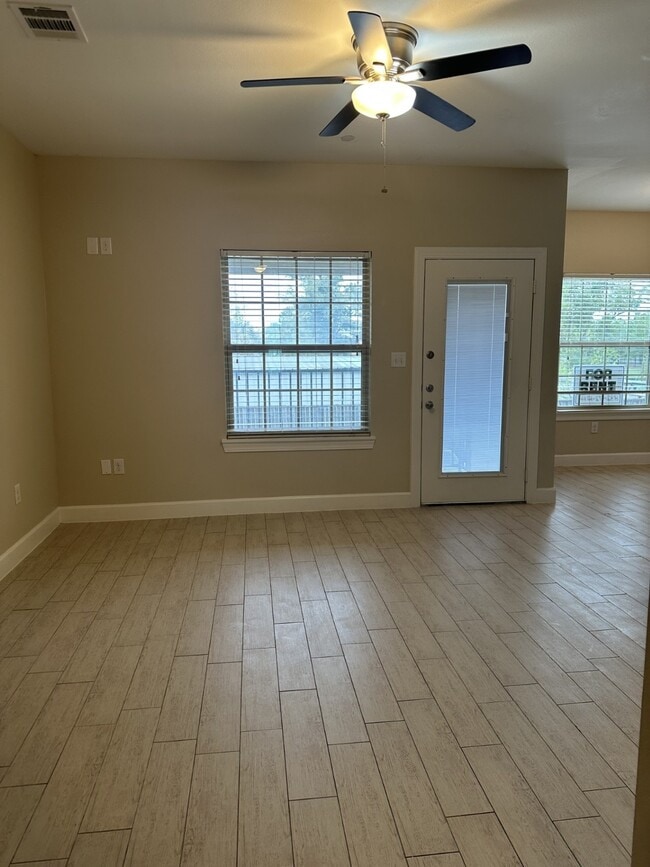 Building Photo - 1820 Jacquelyn Dr