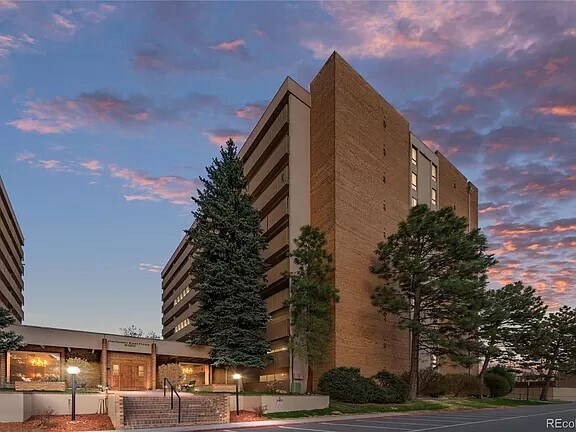 Foto del edificio - 8060 E Girard Ave