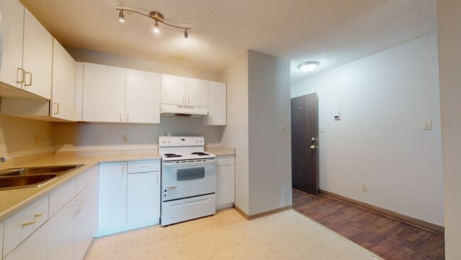 Building Photo - 5117-5144 44 St