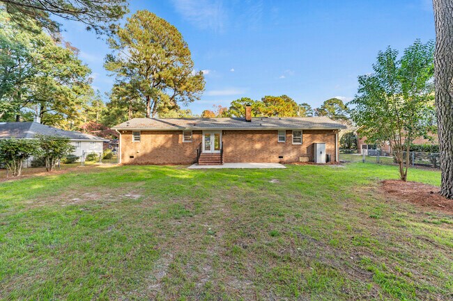 Building Photo - 612 Avondale Ave