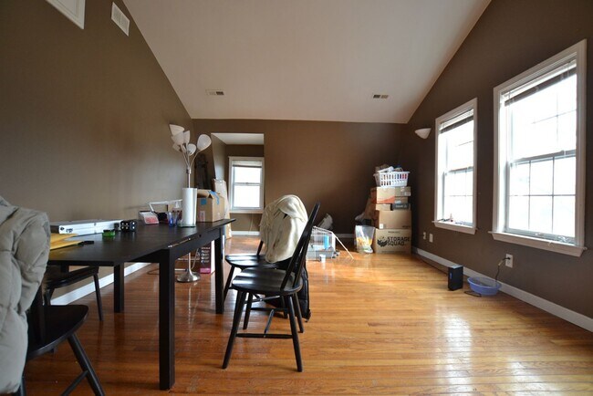 Foto del edificio - 36 Farrington Ave