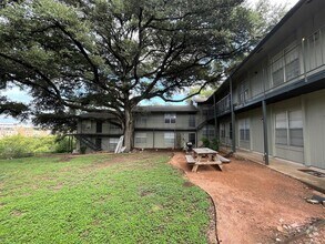 Building Photo - 509 Cedar Dr