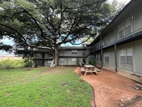 Building Photo - 509 Cedar Dr