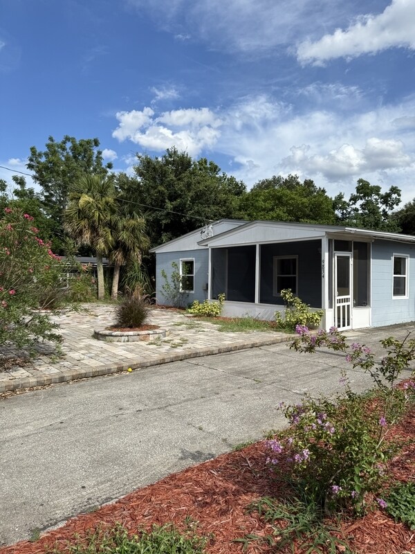 Foto principal - 9834 Elaine Rd