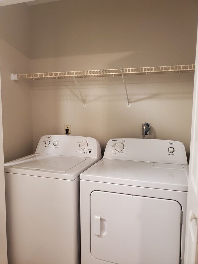 Foto del edificio - Cute Two Bedroom Two Bath Duplex