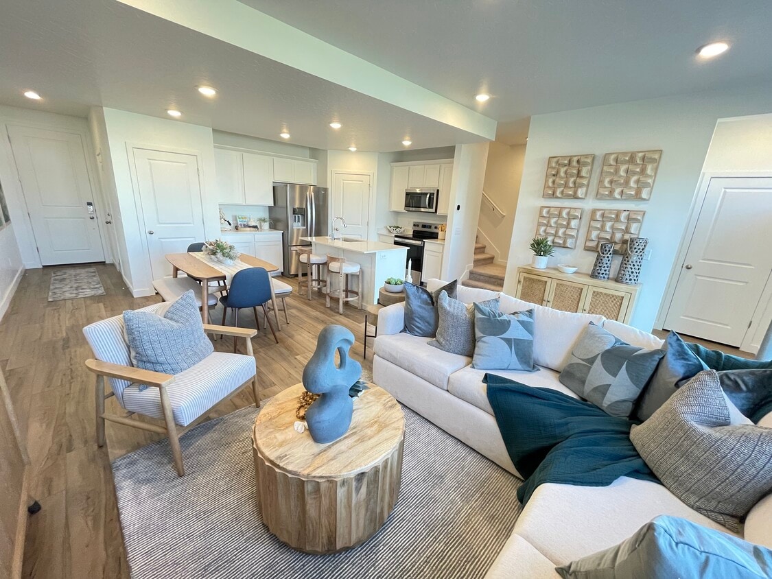 Primary Photo - 1566 N Summer Spgs Cv