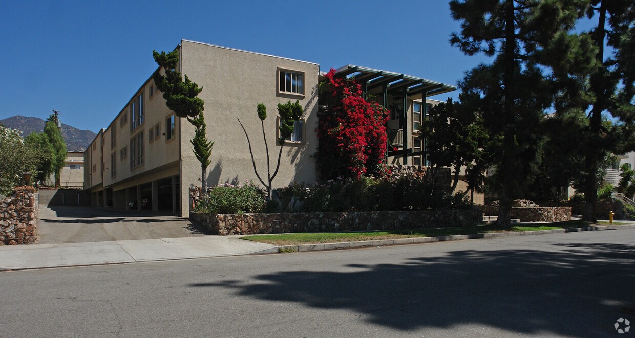 Building Photo - Casa Del Mar Apartments