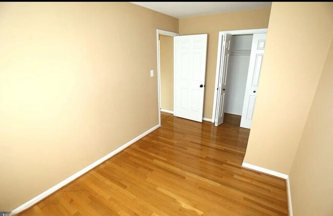 Building Photo - Updated North Bethesda Townhome — 3 Bedroo...