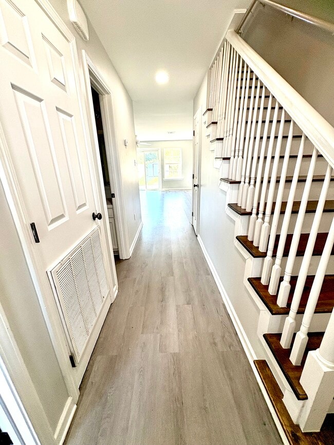 Foto del edificio - 1619 Dehart Dr