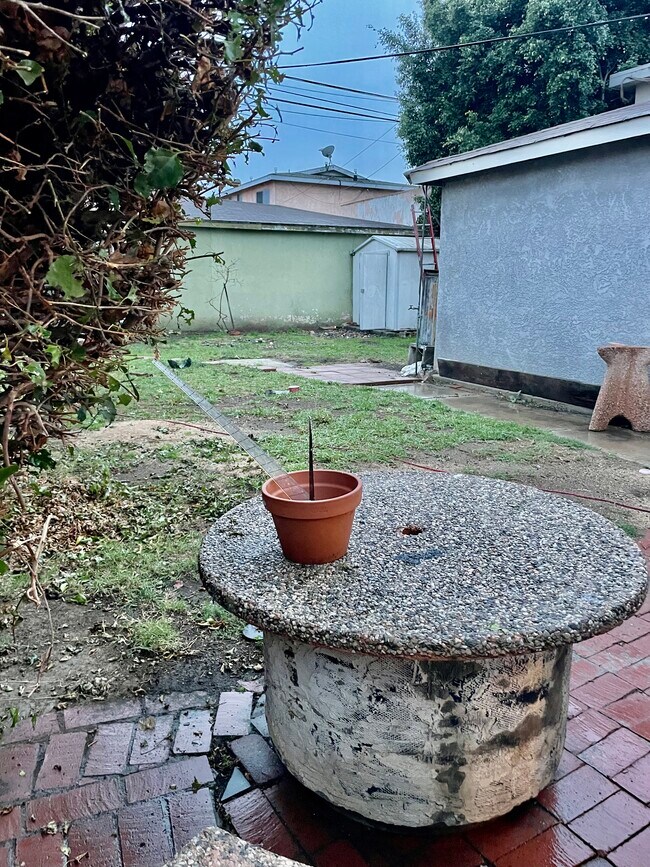Spacious backyard … - 1516 W 226th St