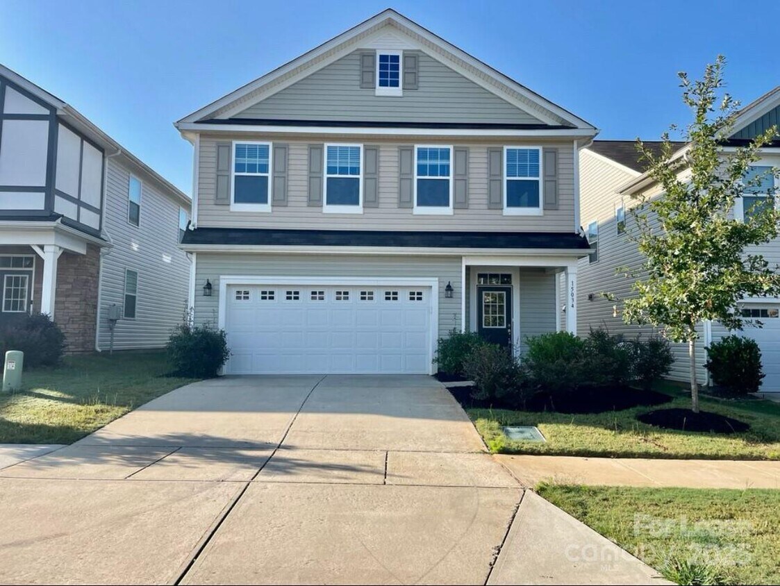 Foto principal - 15034 Cordelia Dr