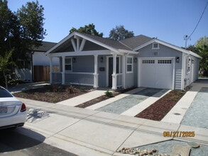 Building Photo - 123 Circuit Dr