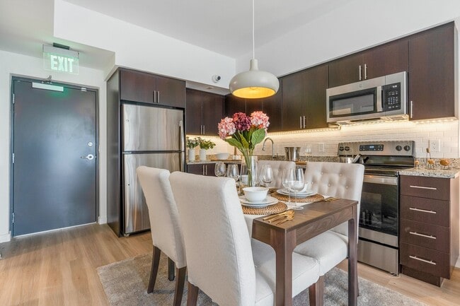 Pulido. Práctico. Perfecto. - Village at Tradition