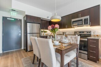 Building Photo - Village at Tradition