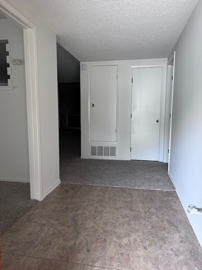 Foto del edificio - Hillside 3 Bed / 1 3/4 Bath Ranch Style Ho...