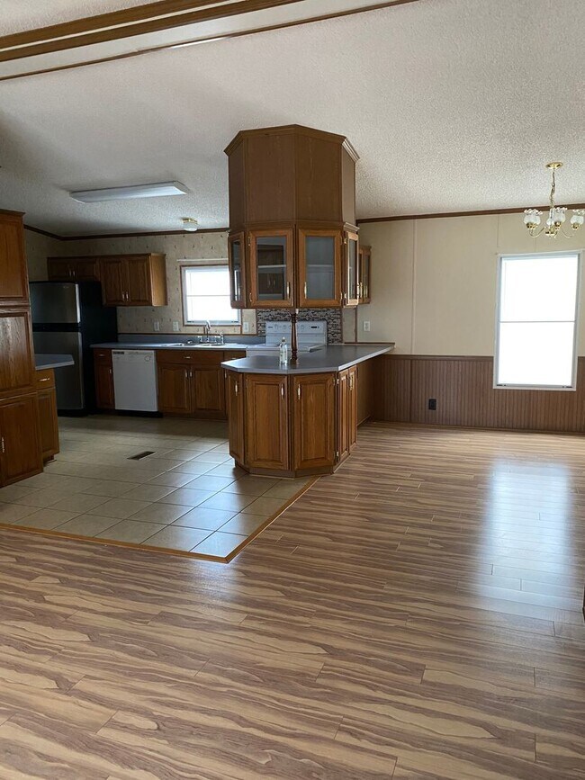 Foto del edificio - Come take a look at this 3-bedroom 2-bathr...