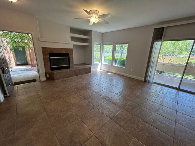 Foto del edificio - Fantastic condo in Summerlin North