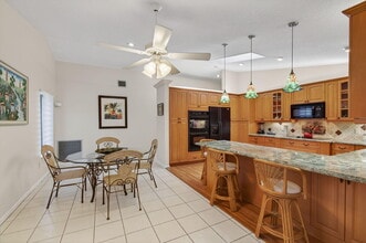 Building Photo - 2925 Riviera Dr