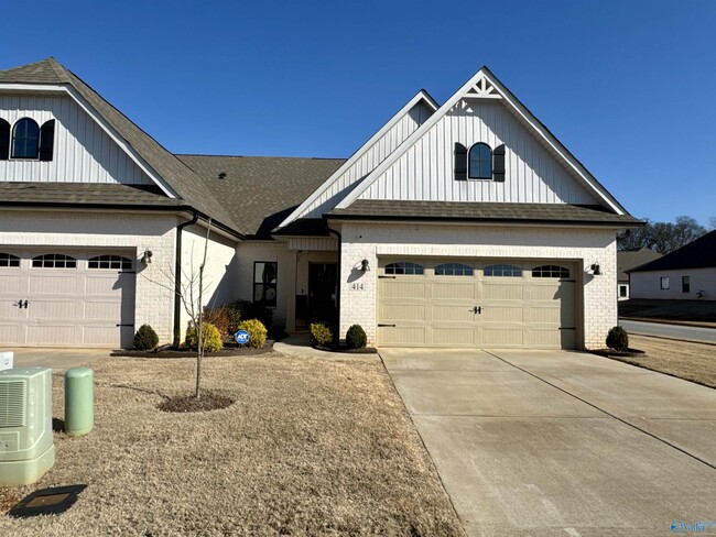 Foto del edificio - 414 Raleigh Elm Dr