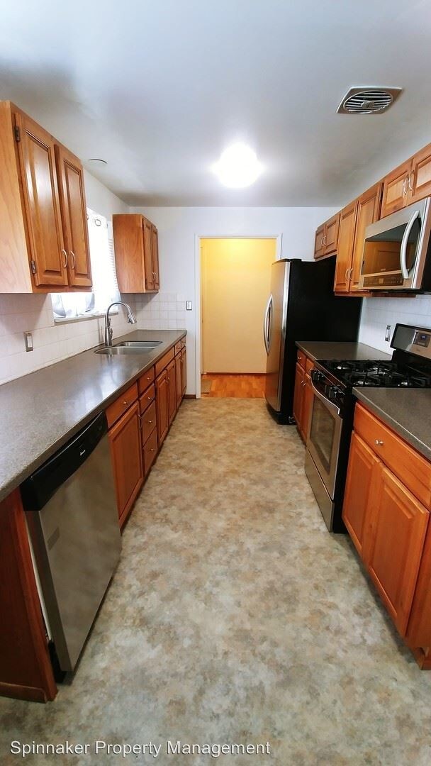 Building Photo - 3 br, 1 bath House - 2332 N Winnifred Street
