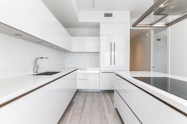 Kitchen - 155 E Boca Raton Rd