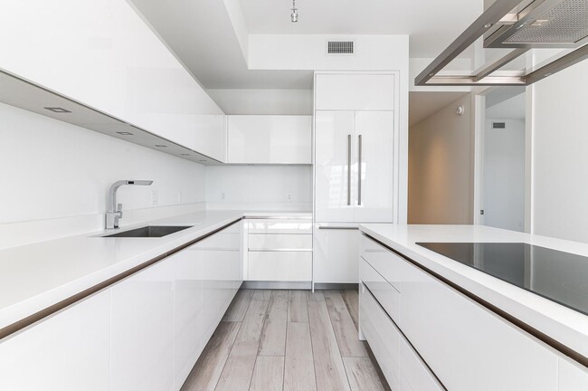 Kitchen - 155 E Boca Raton Rd