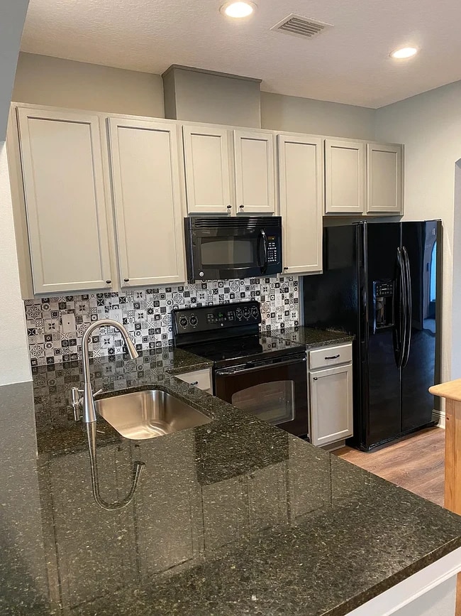 Building Photo - 12998 Surfside Dr